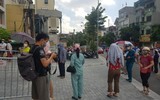 Hà Nội: Xếp hàng, đội nắng chờ mua bánh trung thu nổi tiếng