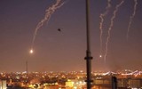 [ẢNH] Hệ thống phòng không Mỹ khai hỏa đỏ rực đánh chặn rocket tại Iraq