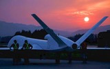 [ẢNH] Phản lực không người lái WJ-700 Trung Quốc lần đầu cất cánh
