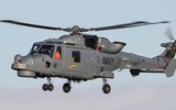 [ẢNH] ‘Nữ điệp viên Trung Quốc’ theo dõi trực thăng săn ngầm ‘mèo rừng’ Anh?