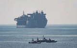 [ẢNH] Tàu đổ bộ viễn chinh khổng lồ của Mỹ to như căn cứ nổi trên biển 