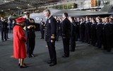 [ẢNH] Nữ hoàng Anh thăm siêu tàu sân bay chuẩn bị tới Biển Đông