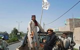 [ẢNH] Taliban vừa nổ súng vào người biểu tình đòi treo cờ Afghanistan