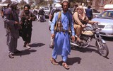 [ẢNH] Taliban đốt công viên, giật sập tượng, liệu lịch sử có lặp lại?