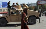 [ẢNH] Taliban ‘bất nhất’ khi vừa kêu gọi vừa cấm cửa viên chức Afghanistan đi làm