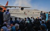 [ẢNH] Mỹ không kích, Taliban liền đổi giọng cho phép người dân được tự do di tản