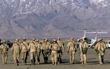 [ẢNH] Thiếu tướng Donahue là người lính Mỹ cuối cùng lên máy bay rời Afghanistan