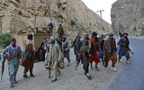 [ẢNH] Hàng trăm lính Taliban bất ngờ 'trở cờ' theo phe kháng chiến