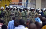 [ẢNH] Quân đội Guinea đảo chính, bắt giữ tổng thống và giải tán chính phủ