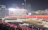 [ẢNH] Triều Tiên bất ngờ duyệt binh hoành tráng lúc nửa đêm