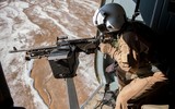 [ẢNH] Súng máy huyền thoại Mỹ trên bàn làm việc của chi huy khét tiếng Taliban