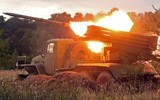 [ẢNH] Ukraine đưa 'vũ khí mạnh sau bom hạt nhân' tới sát chiến tuyến miền Đông