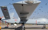 UAV hiện đại nhất của Thổ Nhĩ Kỳ vừa bị Su-35 Nga 'nắn gân' tại Syria