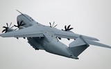 Vận tải cơ A-400M chở theo lính đặc nhiệm Anh vừa hạ cánh xuống Ukraine