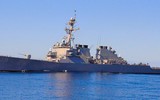 Tàu ngầm Kilo Nga bất ngờ nổi lên khiến thủy thủ chiến hạm Mỹ ‘thót tim’
