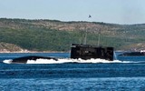 Tàu ngầm Kilo Nga bất ngờ nổi lên khiến thủy thủ chiến hạm Mỹ ‘thót tim’
