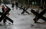 Vật cản chống tăng thời Thế chiến II từ bảo tàng được đưa ra thẳng đường phố Kiev