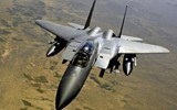 'Đại bàng bất bại' F-15E Mỹ hộ tống chuyến hàng chở vũ khí cho Ukraine?
