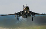 Cường kích Su-22 Việt Nam ào ạt bắn đạn thật vào mục tiêu trong diễn tập