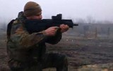 Lính Ukraine tác chiến với súng trường hiện đại TAR-21 của Israel