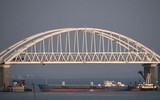 Nga dùng màn khói bảo vệ cầu nối Crimea đề phòng Ukraine tập kích phá hủy