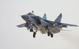 Siêu tiêm kích đánh chặn MiG-31BM Nga lao lên xua đuổi máy bay do thám Anh