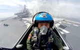 Tiêm kích hạm J-15 Trung Quốc bay áp sát chiến hạm Mỹ