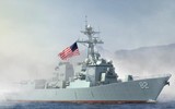 Khu trục hạm Mỹ nạp tên lửa trên biển, đề phòng giao tranh cường độ cao