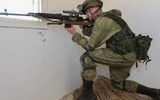 Ông Putin thử súng bắn tỉa huyền thoại Liên Xô SVD khi thị sát thao trường tân binh