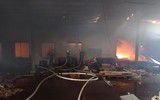 Cháy trên 1.000m2 nhà xưởng gỗ ở huyện Chương Mỹ