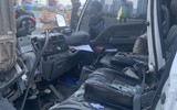 [Ảnh] Cắt cửa xe ô tô cứu nạn lái xe bị mắc kẹt sau cú tai nạn 