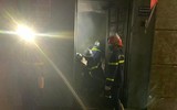 Nửa đêm lực lượng cứu hỏa phá cửa cứu 4 người mắc kẹt