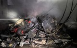 Cận cảnh kho chứa đồ bị cháy tại huyện Đông Anh