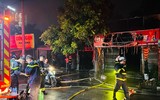 Dập tắt đám cháy nhà dân tại quận Hoàng Mai