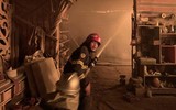 Hình ảnh lính cứu hỏa dập tắt đám cháy tại khu lán tạm ở phường Đại Mỗ