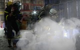 Hình ảnh thực binh chữa cháy tìm kiếm cứu nạn trong môi trường nguy hiểm tại huyện Gia Lâm