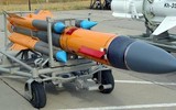 [ẢNH] Su-30SM Nga mang tên lửa Kh-31 