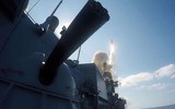 [ẢNH] 10 tên lửa Nga buộc tàu chiến Anh rời Biển Đen