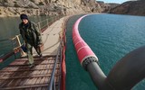 [ẢNH] Nước bắt đầu tràn qua đập trên kênh đào Bắc Crimea