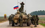 [ẢNH] Đoàn xe quân sự Mỹ buộc phải rút lui khi bị lính dù Nga ép quay đầu