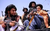 [ẢNH] Quân kháng chiến gặp nguy khi bị Taliban chiếm kho vũ khí quan trọng