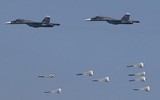 [ẢNH] Pháo binh Syria phối hợp máy bay Nga dồn dập nã đạn vào Idlib 