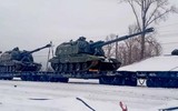 Vũ khí hạng nặng tối tân của Nga bất ngờ lại ồ ạt đổ về biên giới Ukraine