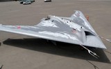 UAV tàng hình Okhotnik sẽ cất cánh từ tàu sân bay mini của Nga