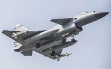 Chuyện gì sẽ xảy ra khi tiêm kích J-10C Trung Quốc đối đầu F-22A Raptor Mỹ?