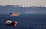 Kênh đào Suez mất 18% tàu thương mại quốc tế