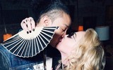 [ẢNH] Nhan sắc nóng bỏng của Madonna ở tuổi 62 và chuyện tình với ‘phi công’ kém 36 tuổi