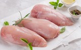 [ẢNH] 'Cơn sốt' gà ủ muối giá rẻ và mối nguy hại từ thực phẩm không rõ nguồn gốc