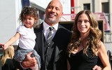 [ẢNH] The Rock: ‘Gã khổng lồ’ Hollywood và những khoảnh khắc ‘nhỏ bé’ ngỡ ngàng trước vợ con
