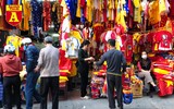 [ẢNH] Chợ chiều 30 Tết đông vui hiếm thấy, người mua tấp nập, hàng hoá 'giữ giá'